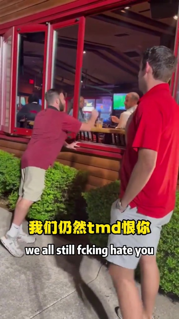 余恨未消！独行侠球迷偶遇尼克-哈里森：我们仍然TMD恨你！